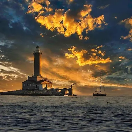 Porer Lighthouse 1833 アパート プレマントゥーラ